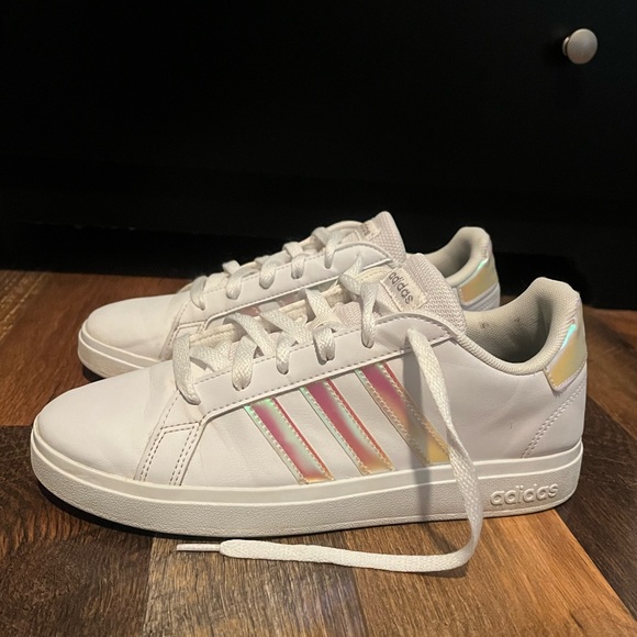 YOUTH GIRLS ADIDAS Grand Court Shoes WTE/IRIDESCENT SIZE 5.5 (NEED NEW INSOLES) - Picture 3 of 9